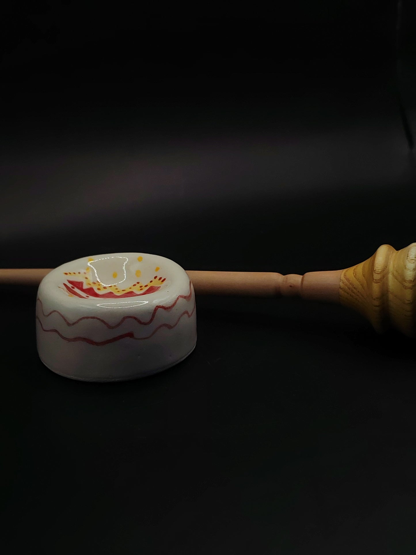 Support Spindle with Metal Tip – Mulberry Whorl & Pear Shaft (26.5 cm / 25 g) + Ceramic Spinning Bowl | Handcrafted by Kravelli