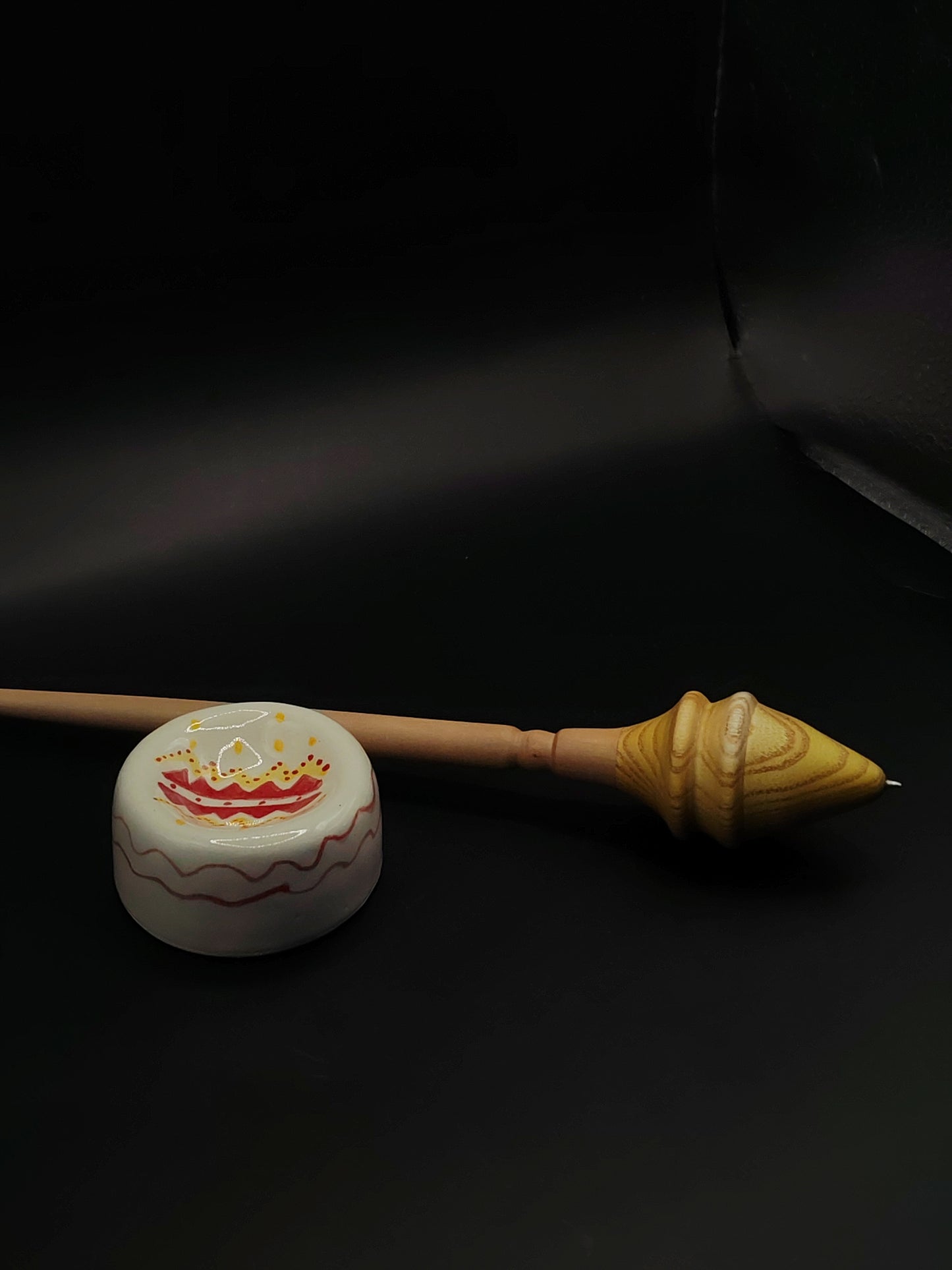Support Spindle with Metal Tip – Mulberry Whorl & Pear Shaft (26.5 cm / 25 g) + Ceramic Spinning Bowl | Handcrafted by Kravelli