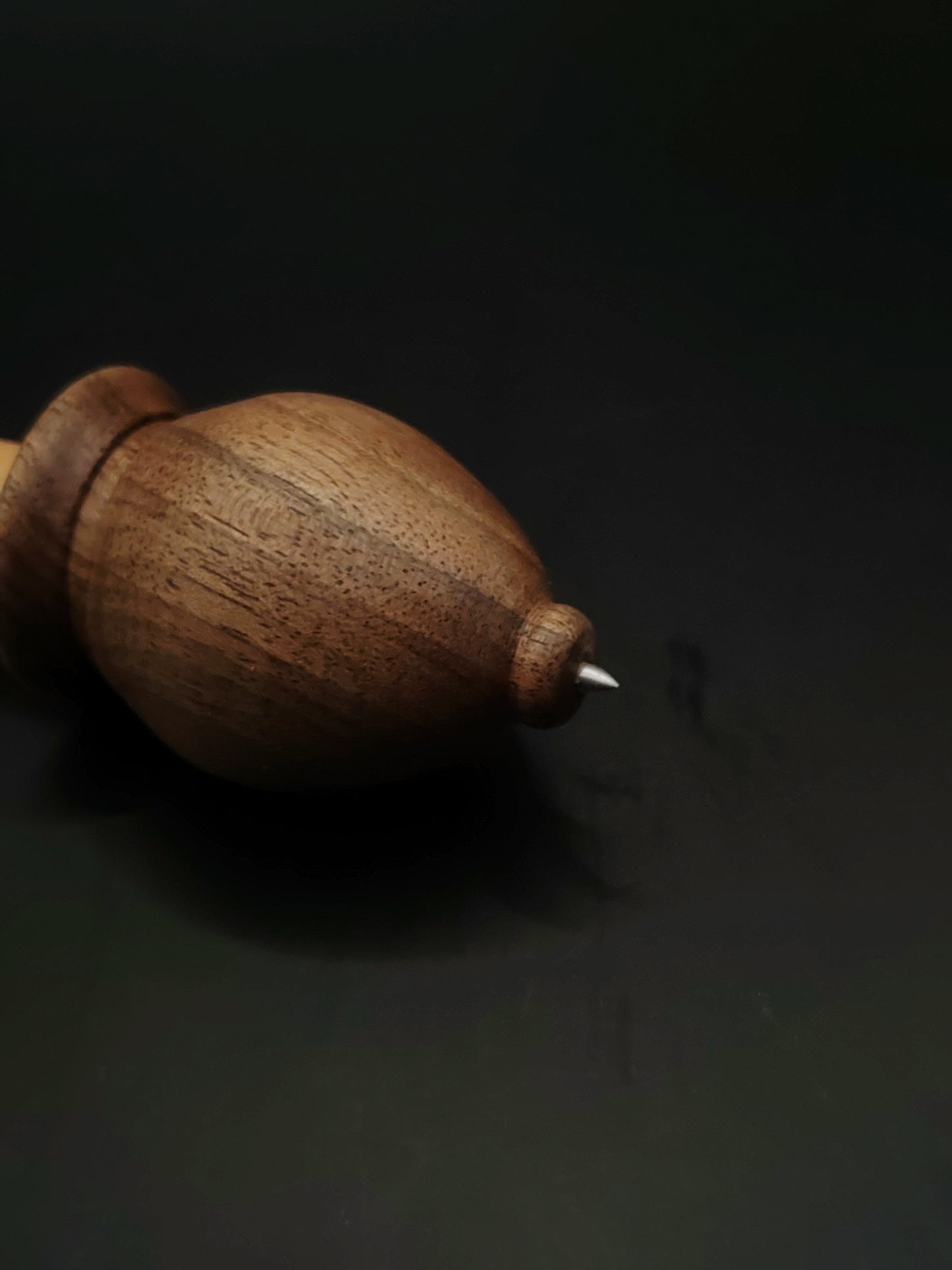 Support Spindle with Metal Tip – Walnut Whorl & Beech Shaft (27 cm / 33 g) + Ceramic Spinning Bowl | Handcrafted by Kravelli