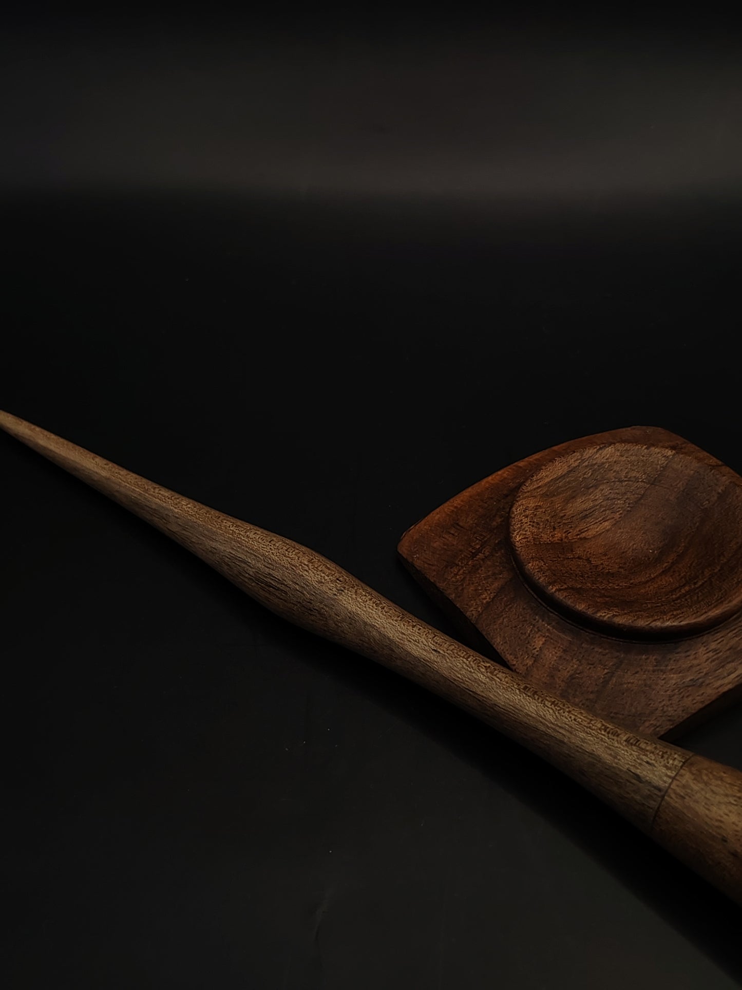 Goddess Support Spindle – Walnut Wood (24.5 cm / 9.6″, 22 g / 0.77 oz) + Walnut Spinning Bowl | Artisan Handmade by Kravelli