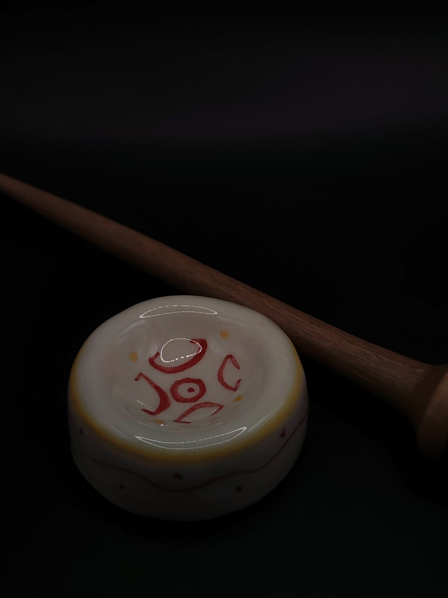 Support Spindle with Metal Tip – Grey Walnut Shaft & Pear Whorl (25.5 cm / 10″, 23 g / 0.81 oz) + Ceramic Spinning Bowl | Artisan Handmade by Kravelli