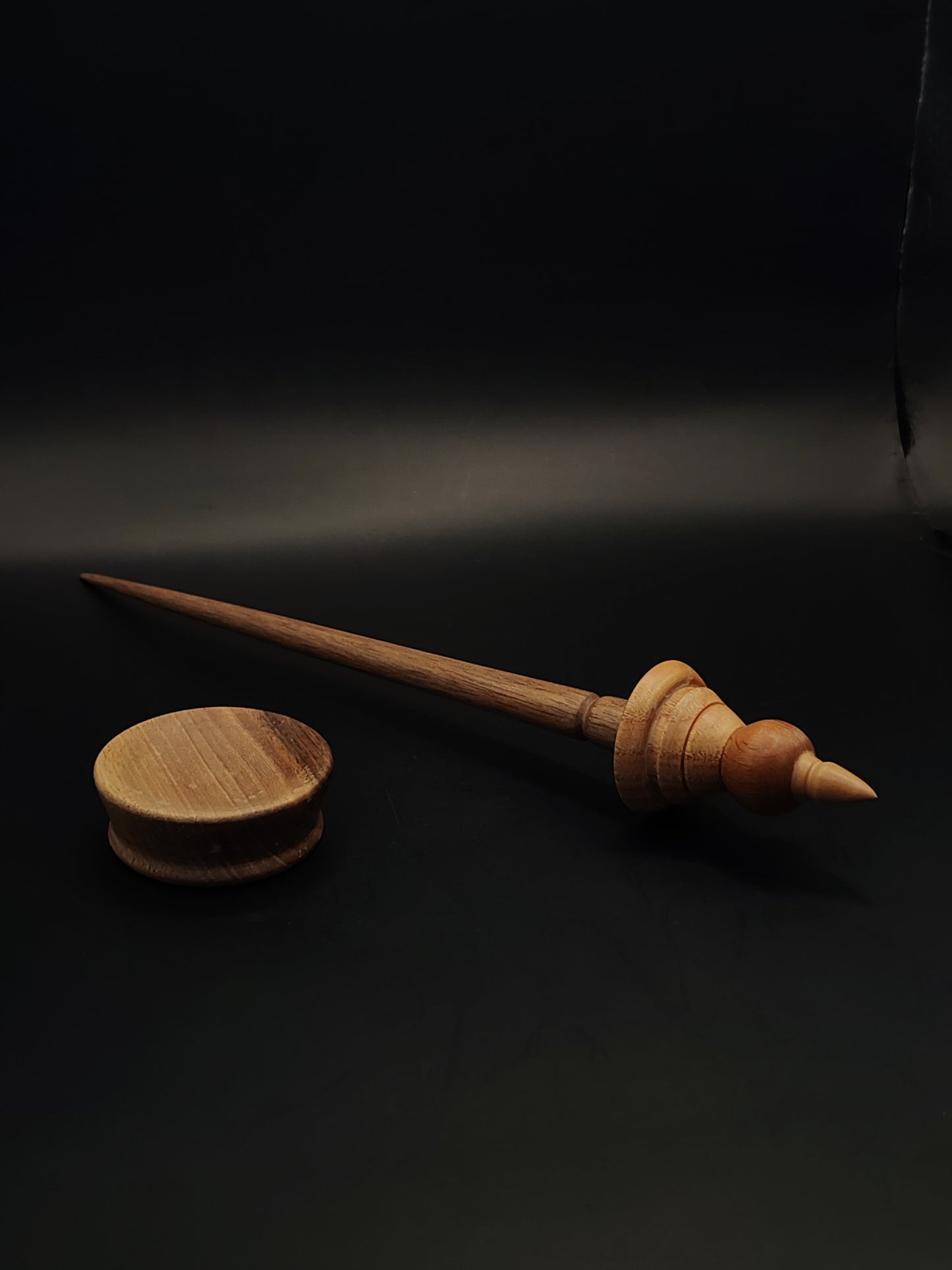 Handmade support spindle with walnut shaft and chestnut-beech whorl for yarn spinning