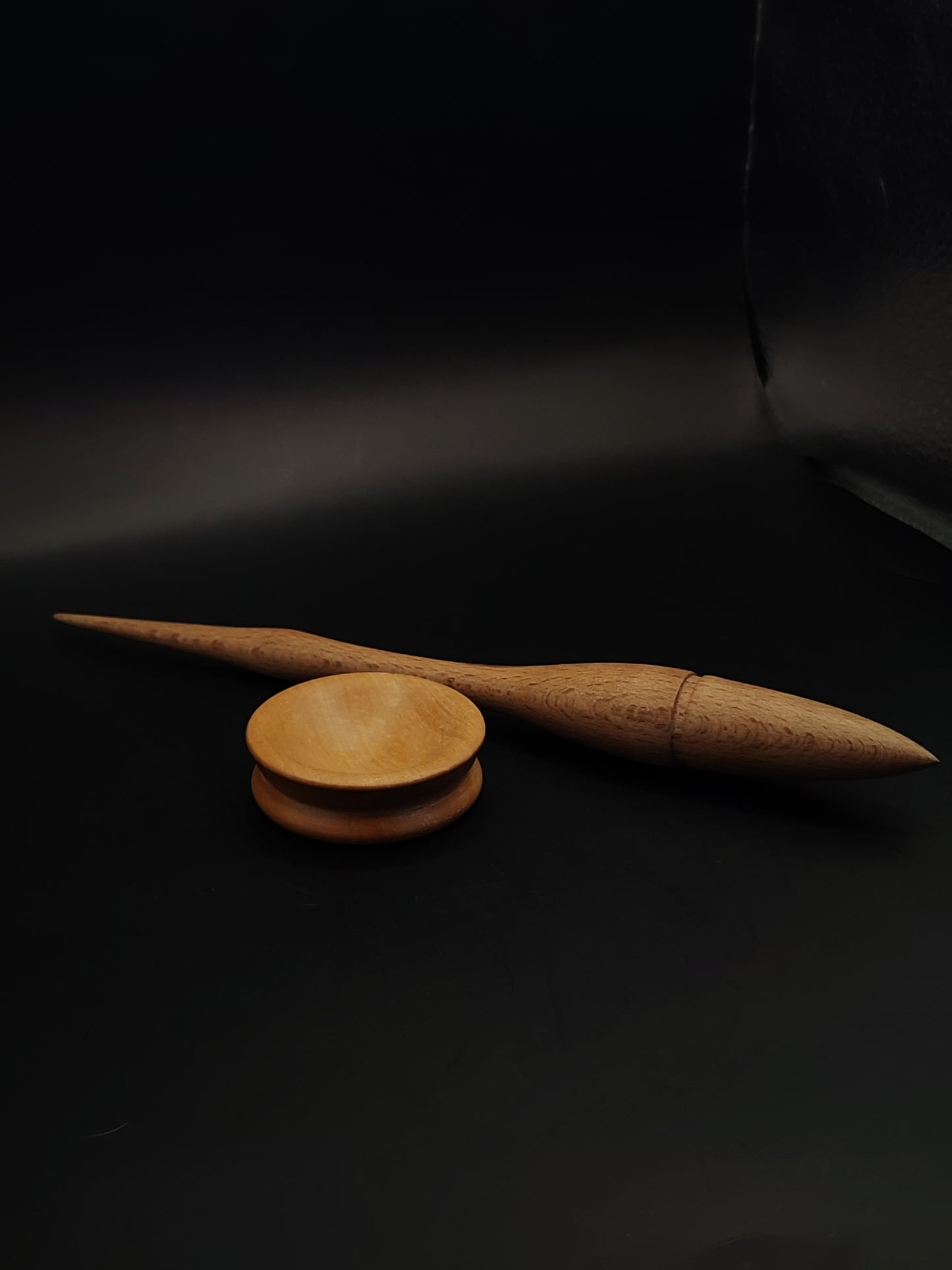Goddess Support Spindle – Red Beech Wood (25 cm / 9.8″, 20 g / 0.70 oz) + Pear Wood Spinning Bowl | Artisan Handmade by Kravelli