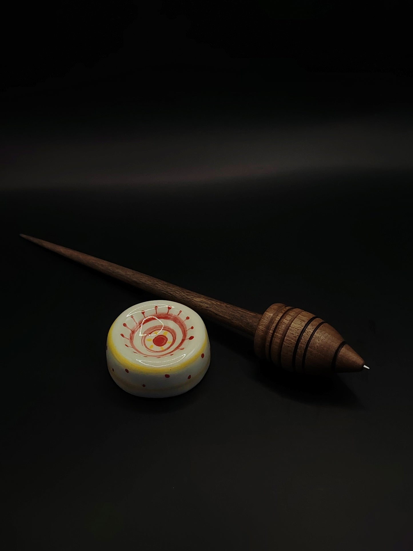 Support Spindle with Metal Tip – Walnut Wood (26 cm / 10.2″, 31 g / 1.09 oz) + Hand-Painted Ceramic Spinning Bowl | Artisan Handmade by Kravelli