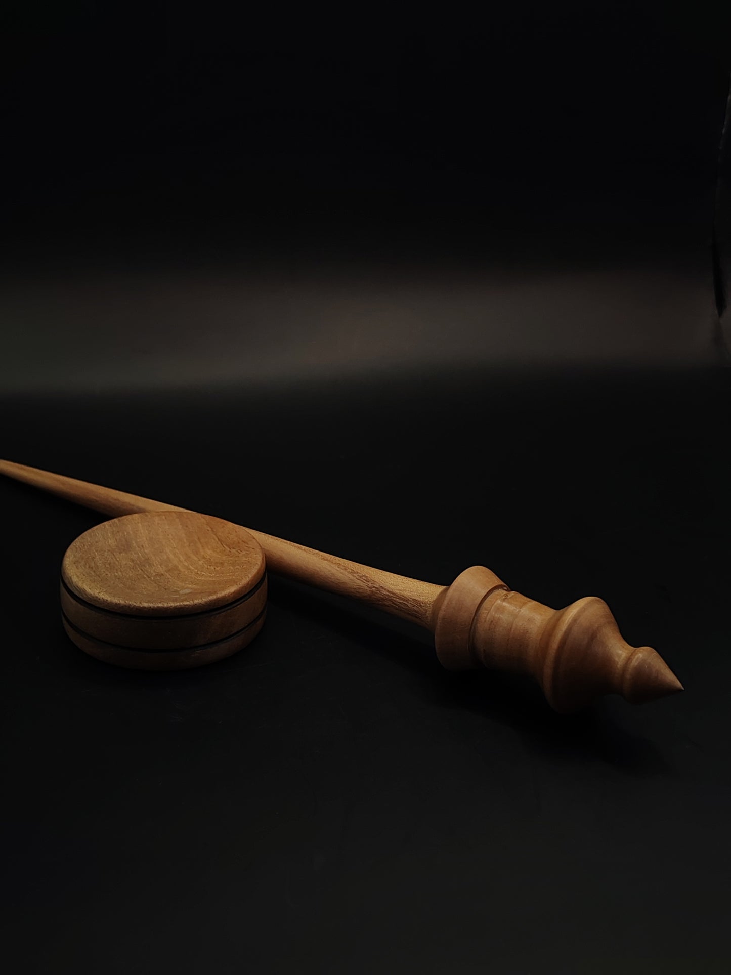 Support Spindle – Chestnut Shaft & Pear Whorl (27 cm / 10.6″, 25 g / 0.88 oz) + Walnut Spinning Bowl | Artisan Handmade by Kravelli