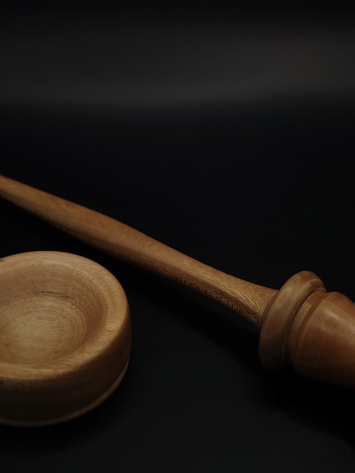 Support Spindle – Pear Whorl & Oak Shaft (26.5 cm / 10.4″, 31 g / 1.09 oz) | Heavy Artisan Spindle by Kravelli