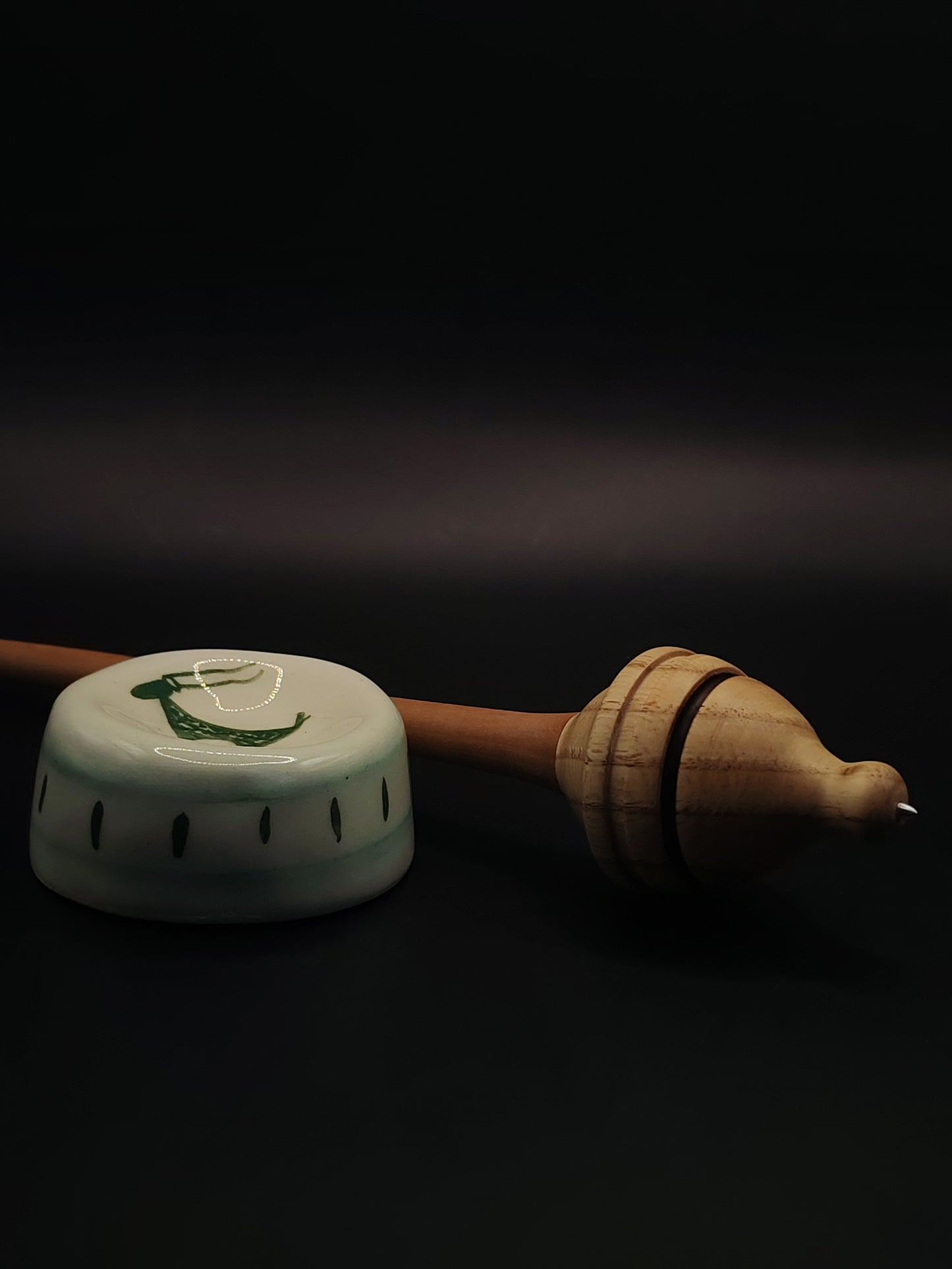 Support Spindle with Metal Tip – Chestnut Whorl & Pear Shaft, 28.5 cm, 24 g + Ceramic Bowl