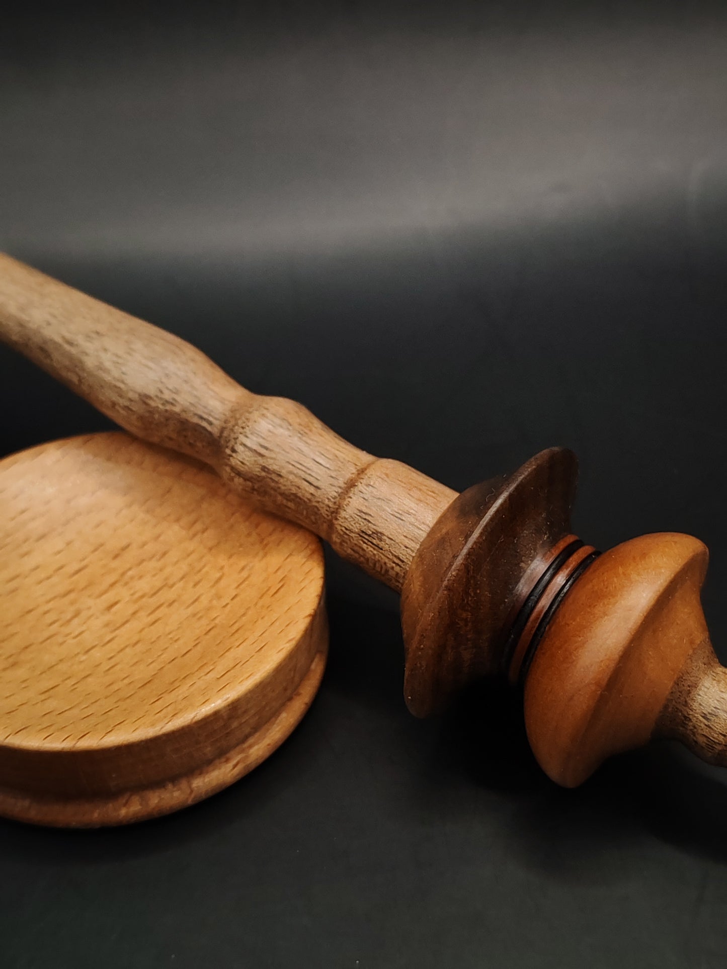 Support Spindle – Walnut Shaft & Walnut–Pear Whorl, 26 cm / 10.2″, 28 g + Bowl