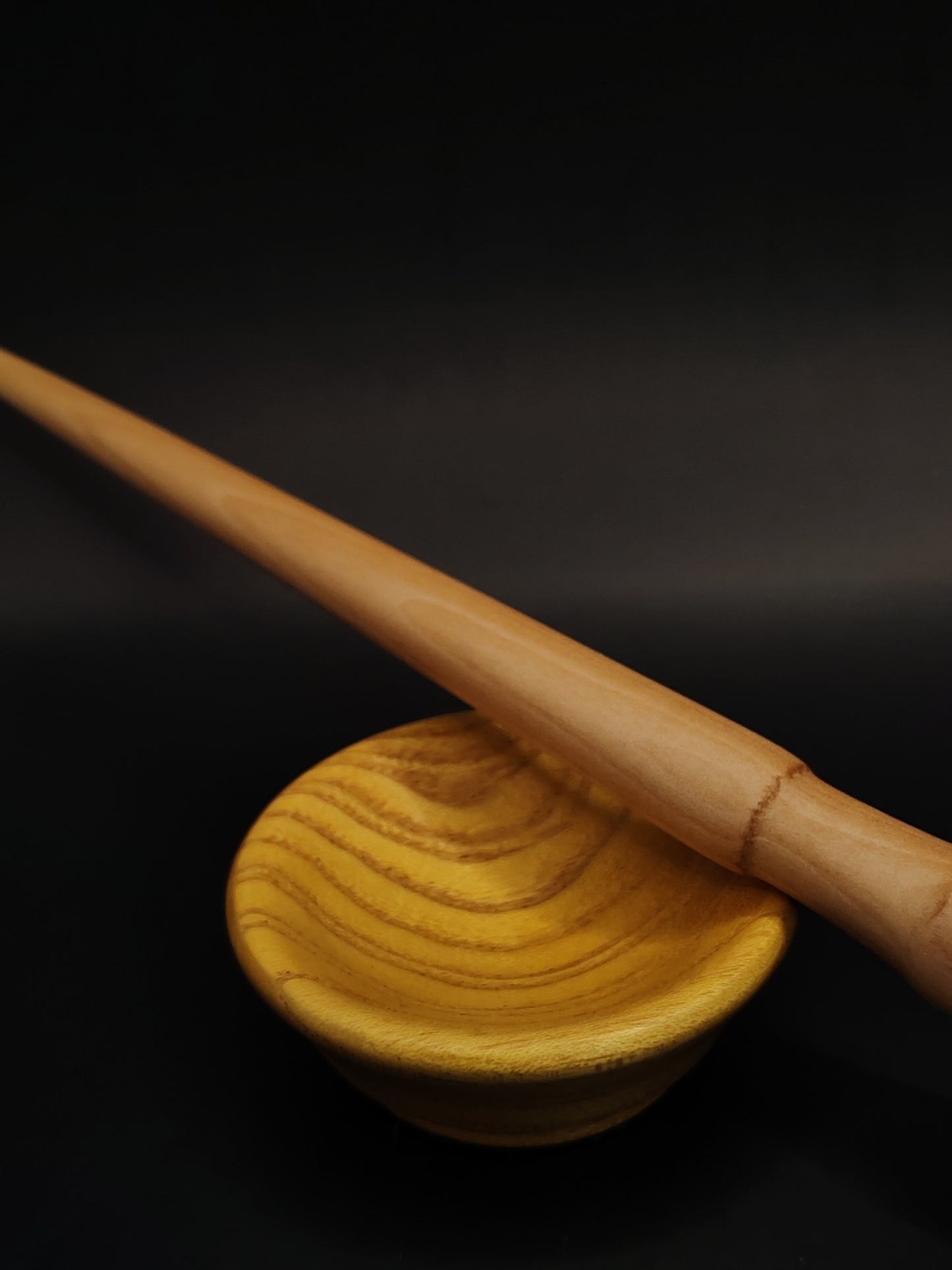 Support Spindle – Pear Shaft & Mulberry–Walnut Whorl, 26.5 cm / 10.4″, 35 g + Bowl