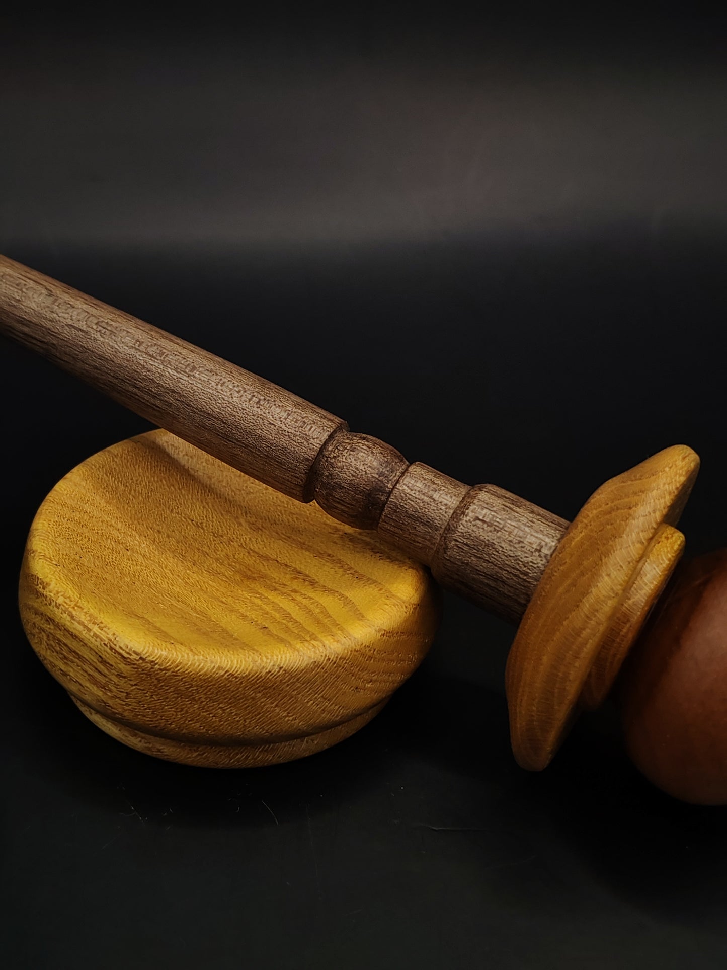 Artisan Support Spindle – Walnut Shaft & Mulberry–Plum Whorl, 23.5 cm / 9.3″, 33 g + Bowl