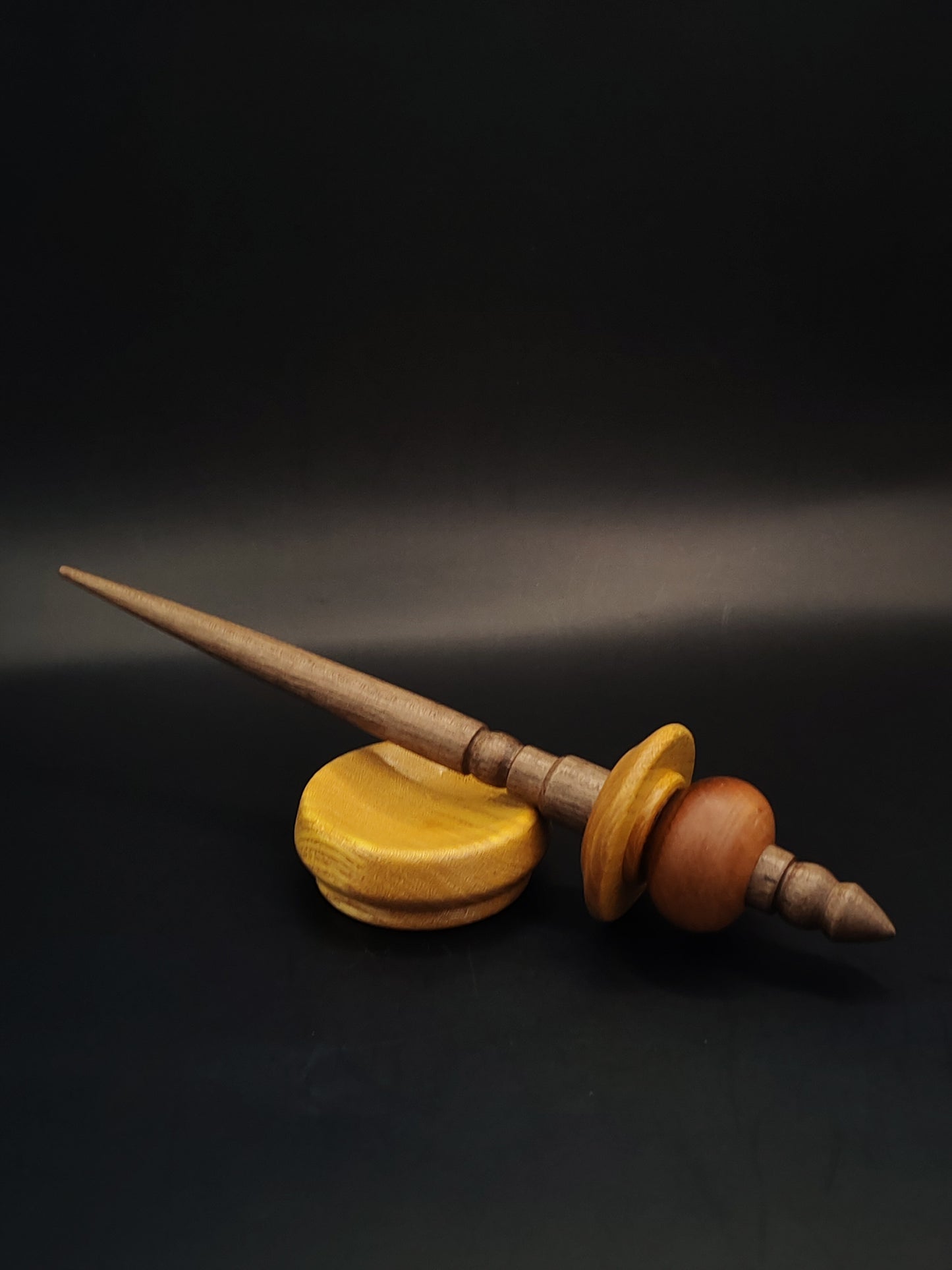 Artisan Support Spindle – Walnut Shaft & Mulberry–Plum Whorl, 23.5 cm / 9.3″, 33 g + Bowl