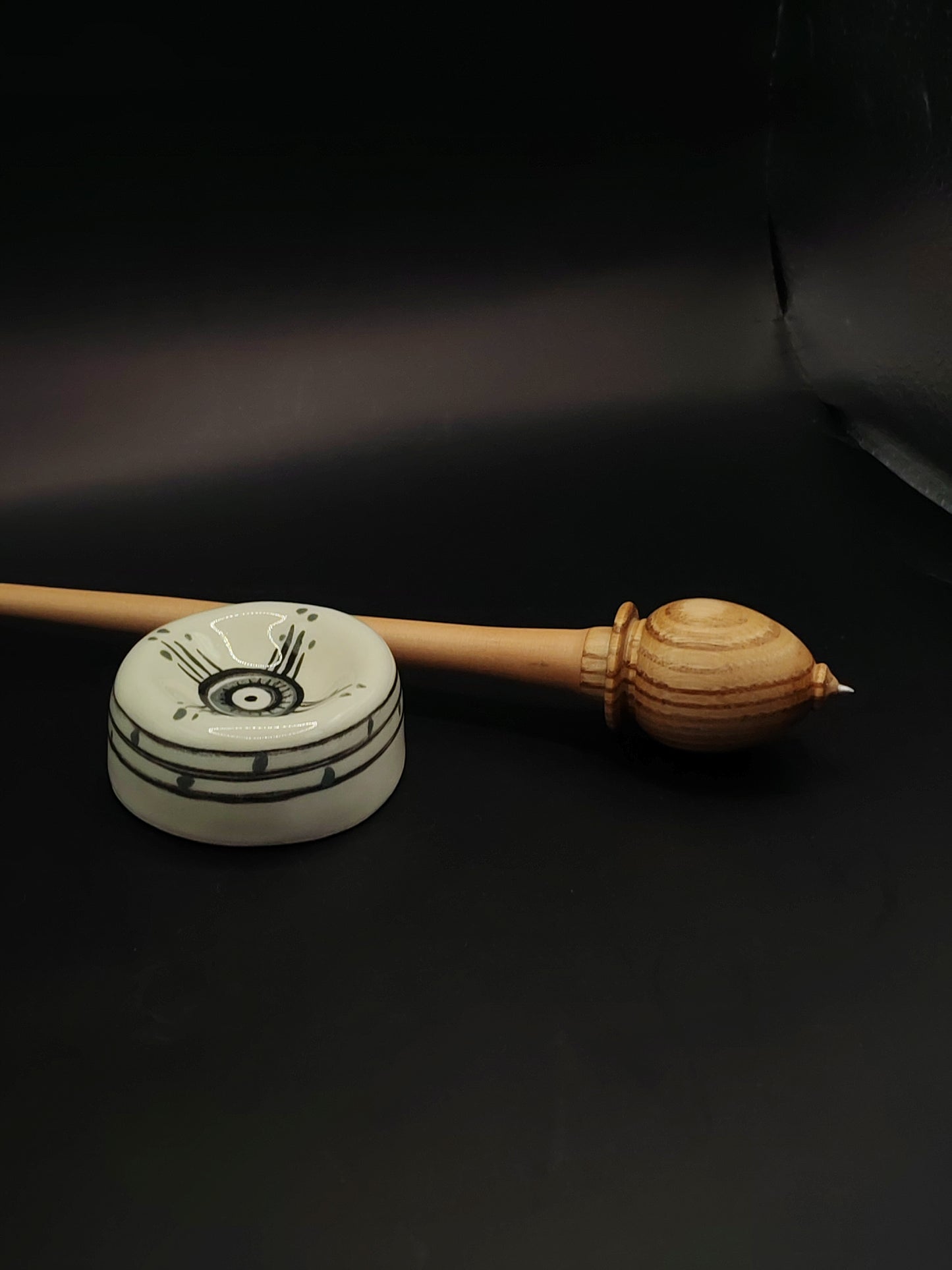 Support Spindle with Metal Tip – Pear & Chestnut, 26.8 cm / 10.6″, 21 g + Ceramic Bowl