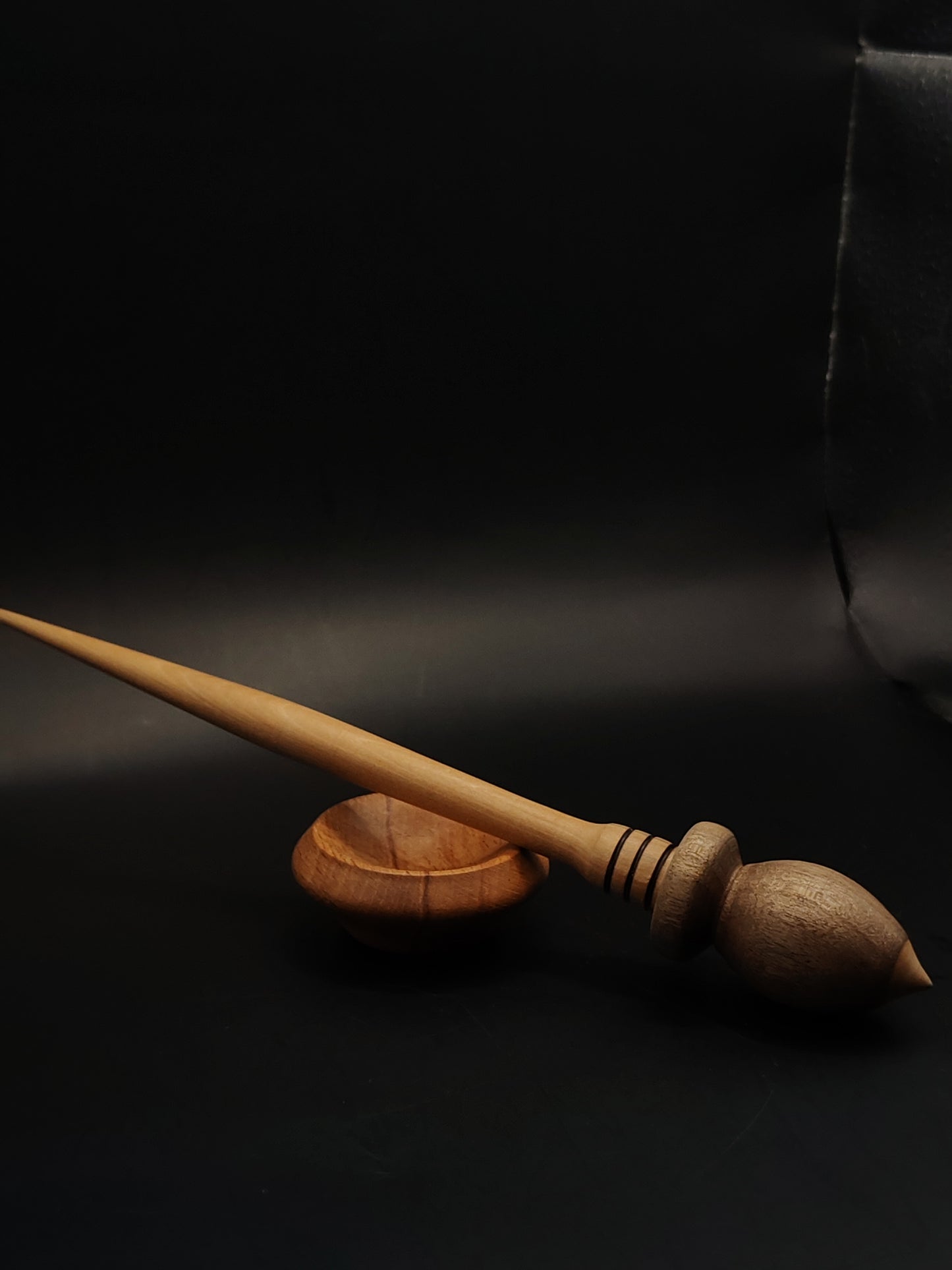 Support Spindle for Yarn Spinning – Sycamore & Walnut, 24.5 cm (9.6″), 23 g Bowl