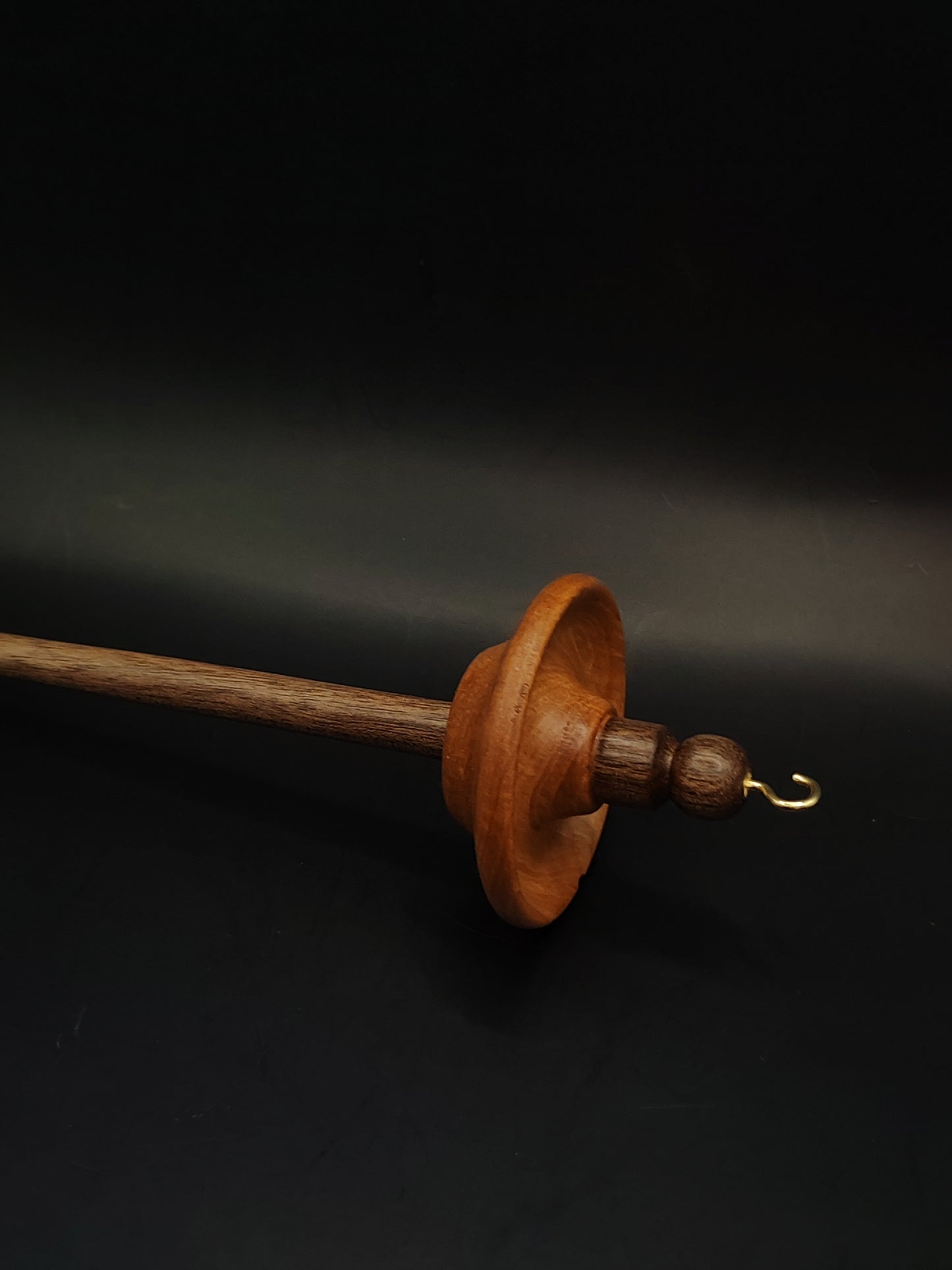 Drop Spindle Yarn Spinning Tool 34g Wooden Spindle Walnut Shaft Pear Whorl