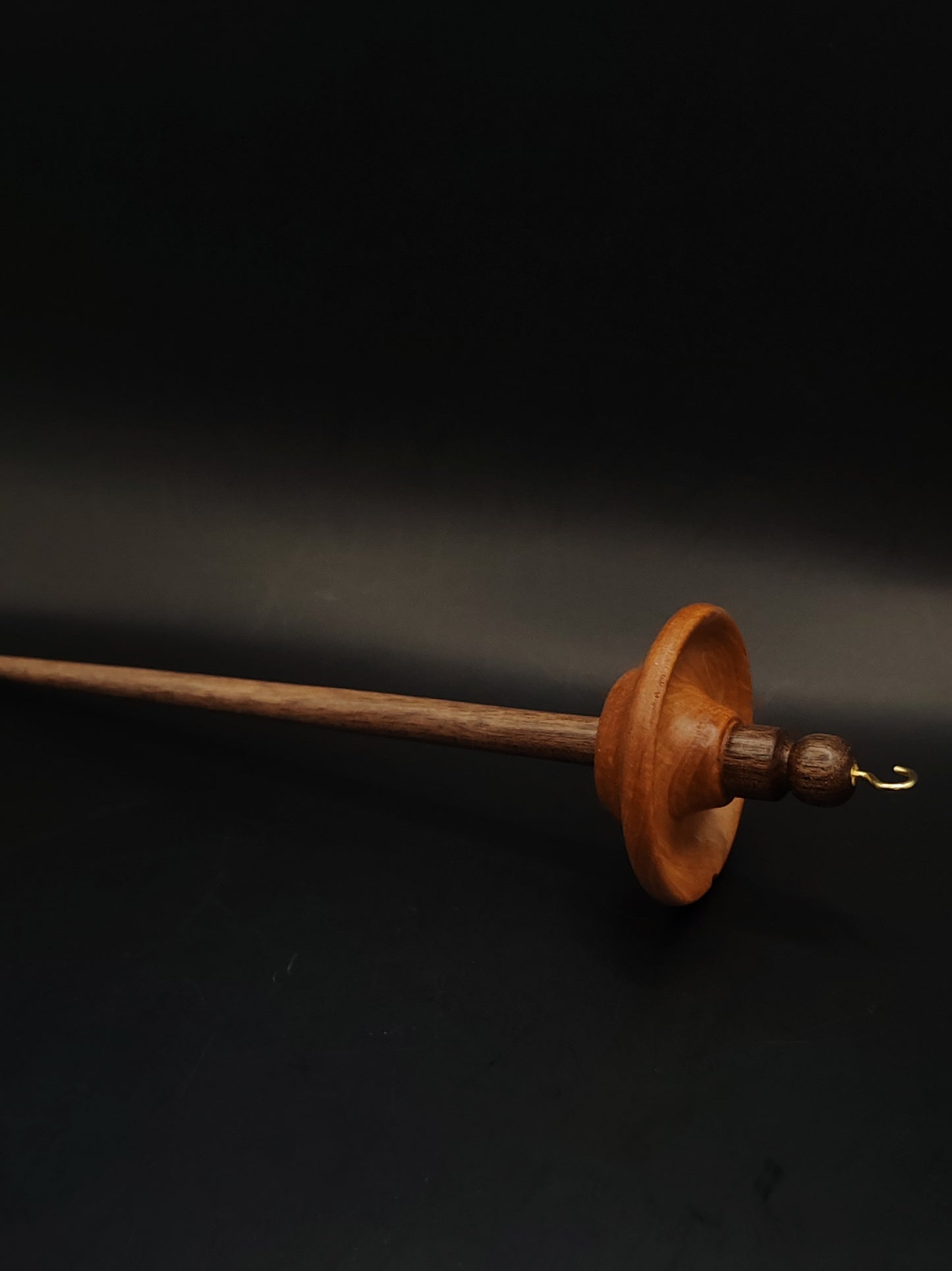 Drop Spindle Yarn Spinning Tool 34g Wooden Spindle Walnut Shaft Pear Whorl