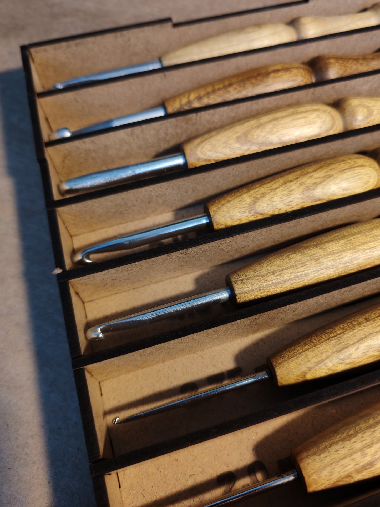 Crochet Hook Set 8 Sizes Wooden Handle Metal Hooks with Storage Box Handmade