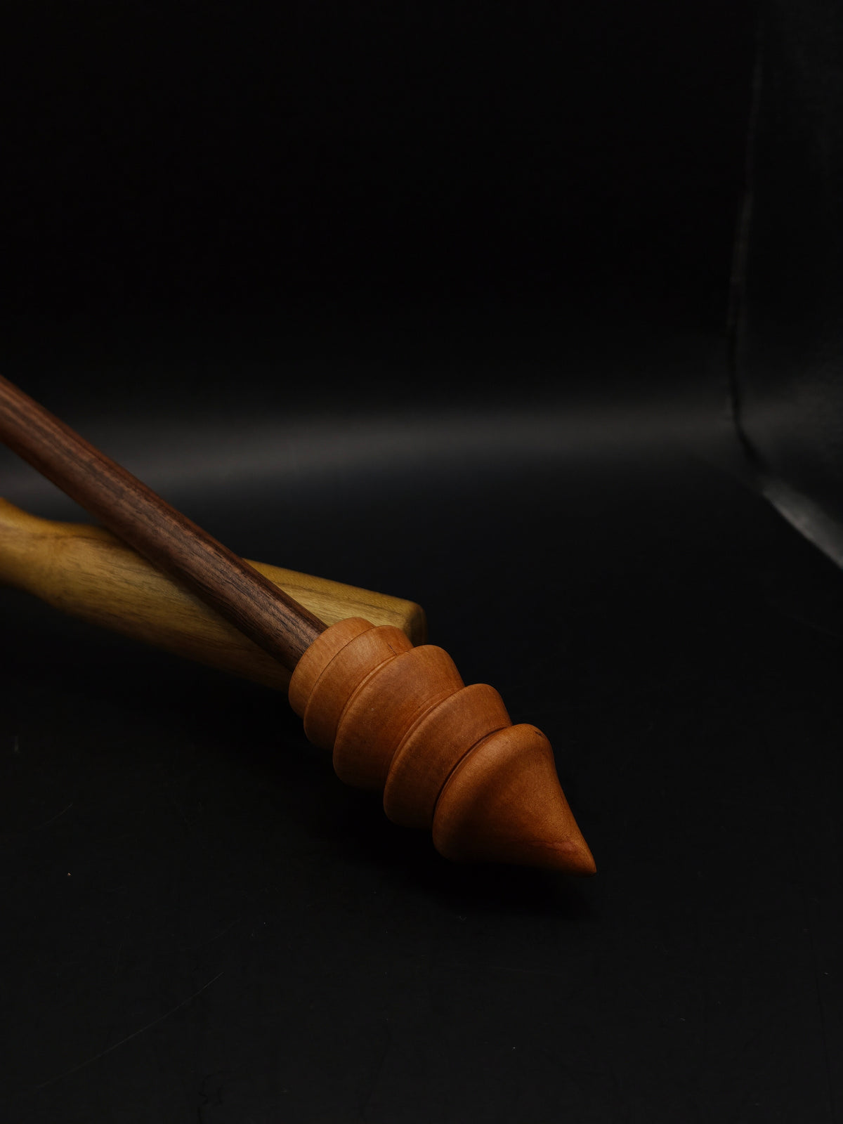 Walnut Support Spindle with Pear Whorl – 29g / 1.02 oz
