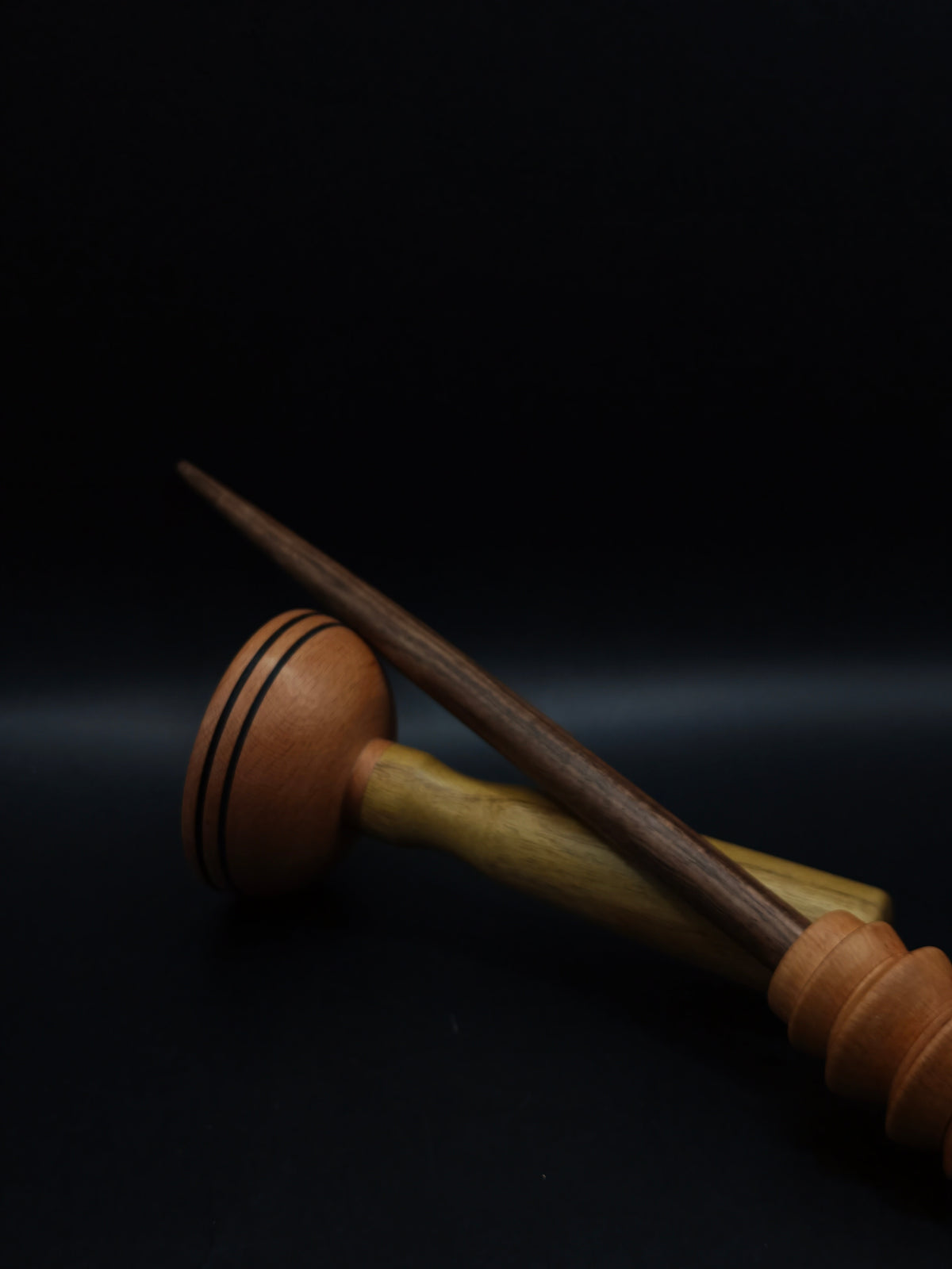 Walnut Support Spindle with Pear Whorl – 29g / 1.02 oz