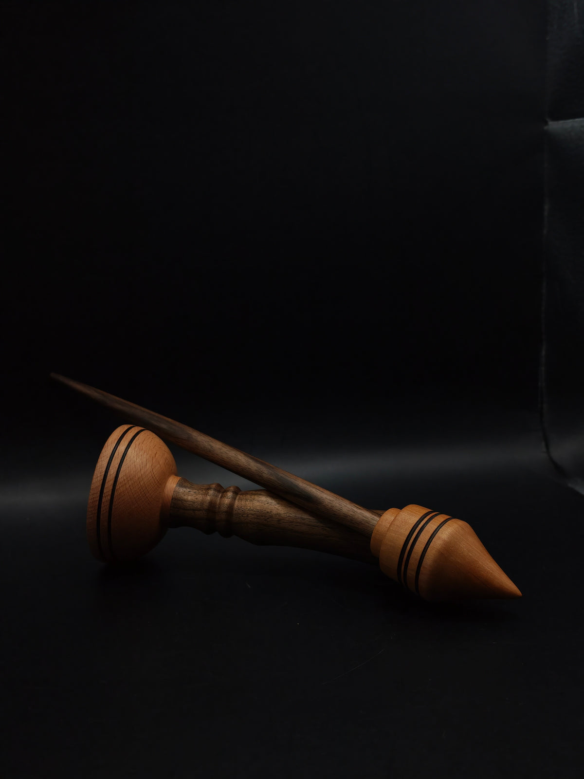 Walnut Support Spindle with Pear Whorl – 31g / 1.09 oz