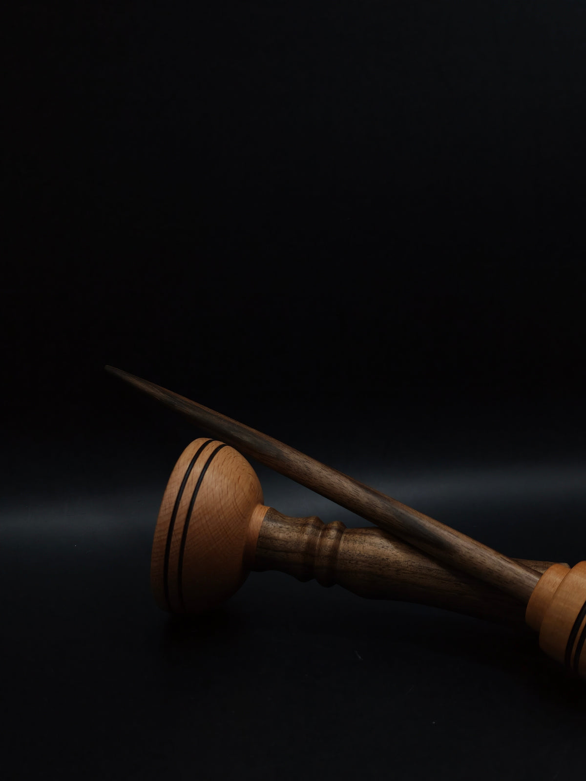 Walnut Support Spindle with Pear Whorl – 31g / 1.09 oz