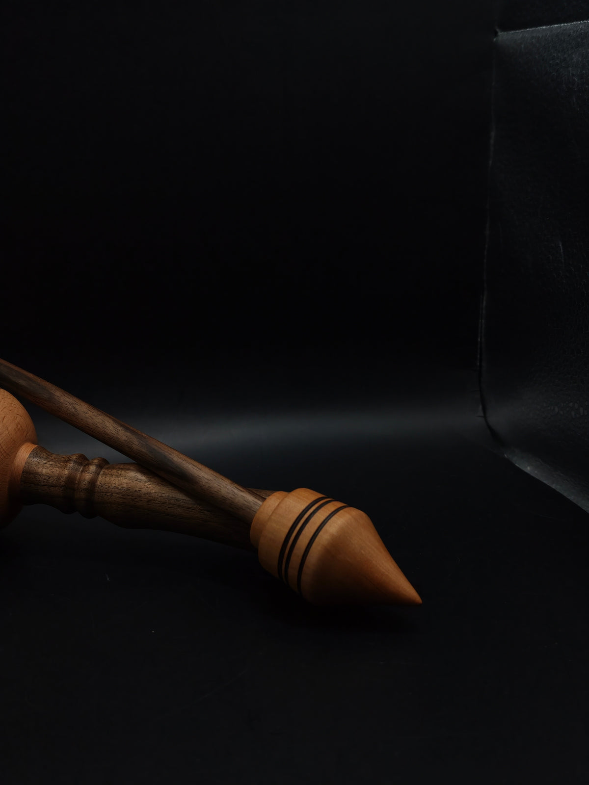 Walnut Support Spindle with Pear Whorl – 31g / 1.09 oz
