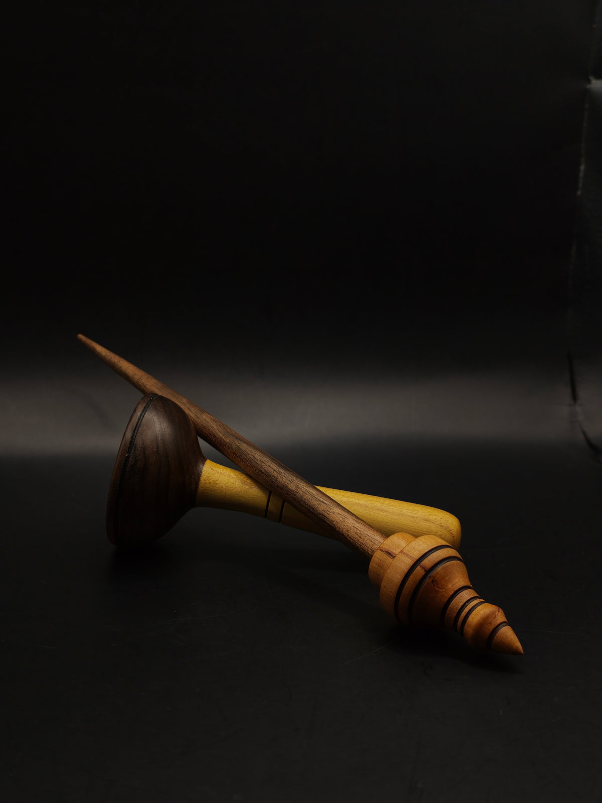 Walnut Support Spindle with Pear Whorl – 22g / 0.78 oz